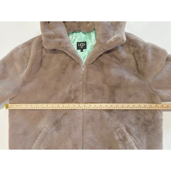 UGG Koko Oversized Faux Fur Coat. Size Medium. So Soft and Warm. - Picture 11 of 15